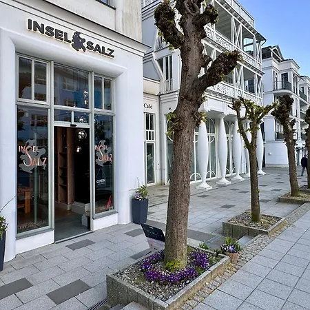 Oberdeck, Columba Daire *